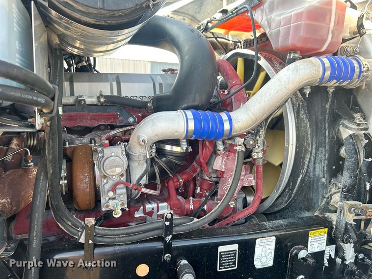 image for item EG1049 2015 Mack CHU613 semi truck