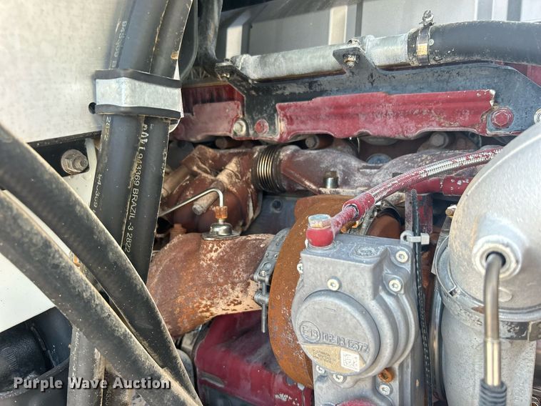 image for item EG1049 2015 Mack CHU613 semi truck