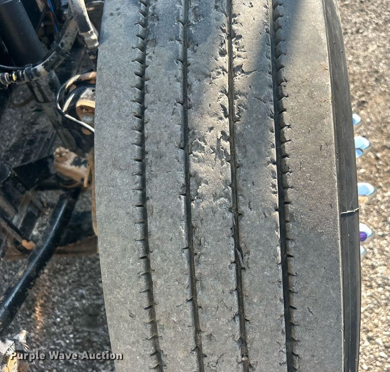 image for item EG1049 2015 Mack CHU613 semi truck