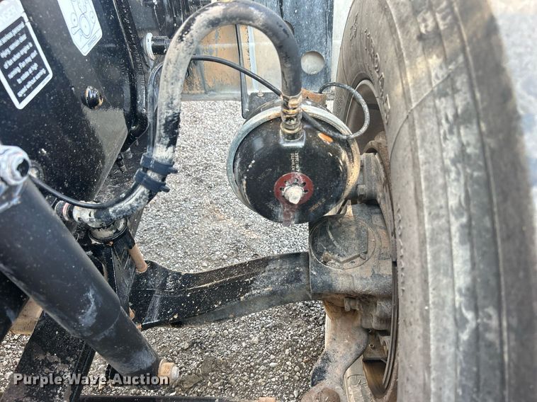 image for item EG1049 2015 Mack CHU613 semi truck