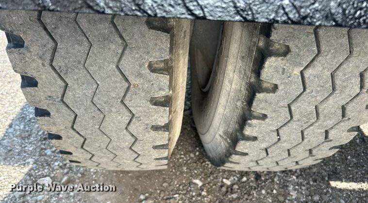 image for item EG1049 2015 Mack CHU613 semi truck