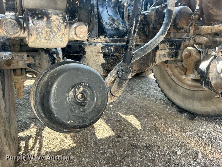 image for item EG1049 2015 Mack CHU613 semi truck