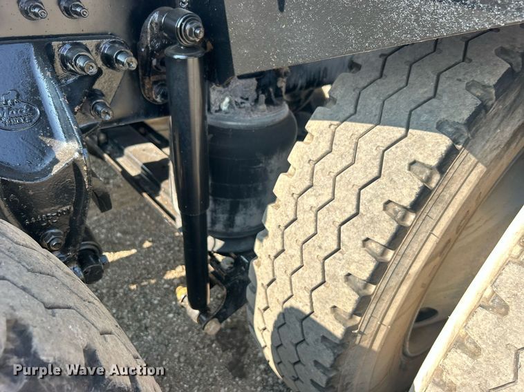 image for item EG1049 2015 Mack CHU613 semi truck