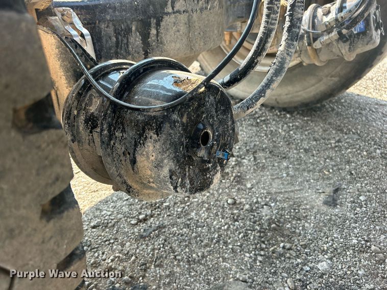 image for item EG1049 2015 Mack CHU613 semi truck