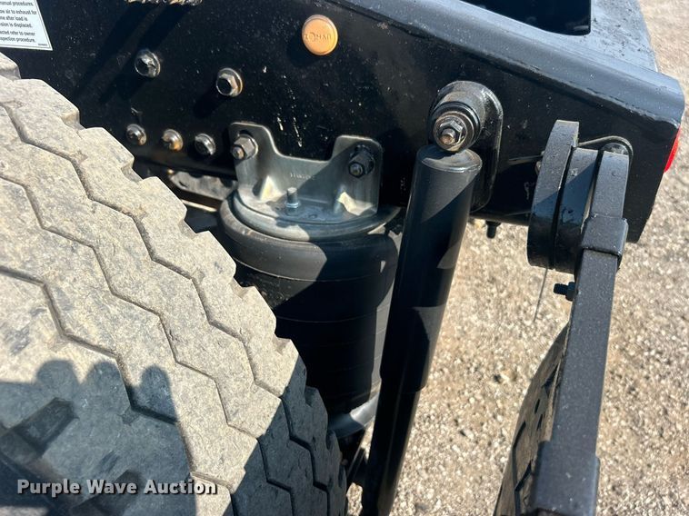 image for item EG1049 2015 Mack CHU613 semi truck