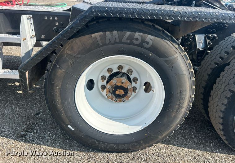 image for item EG1049 2015 Mack CHU613 semi truck