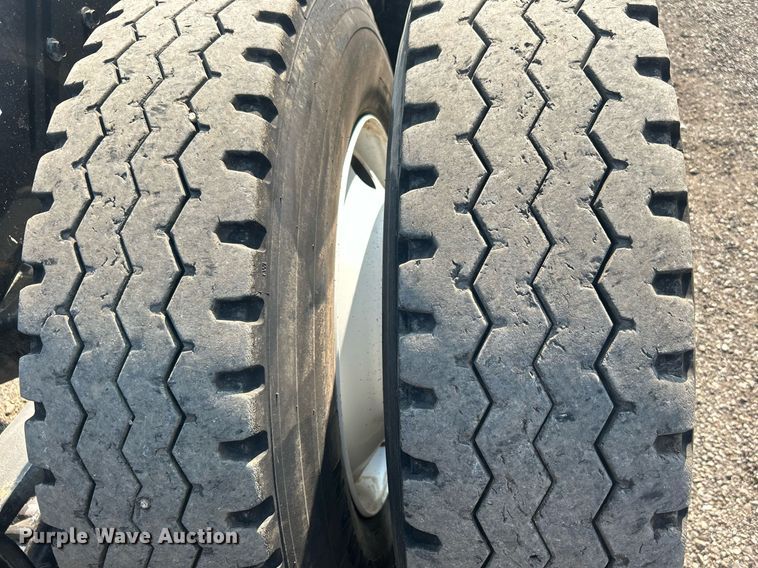 image for item EG1049 2015 Mack CHU613 semi truck