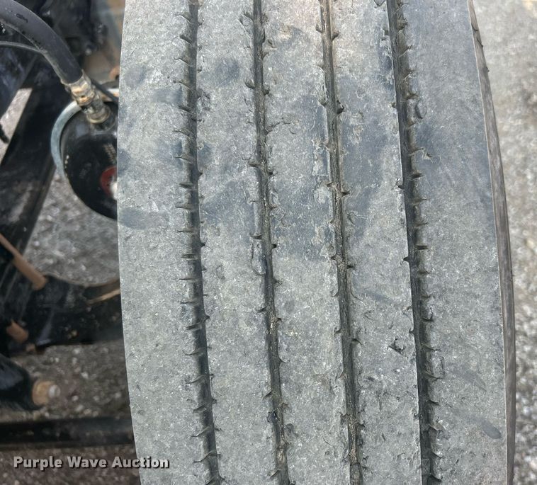 image for item EG1049 2015 Mack CHU613 semi truck