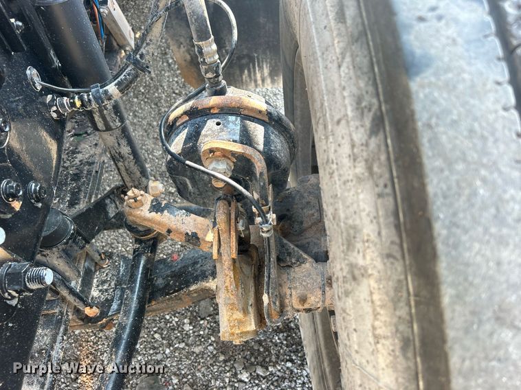 image for item EG1049 2015 Mack CHU613 semi truck