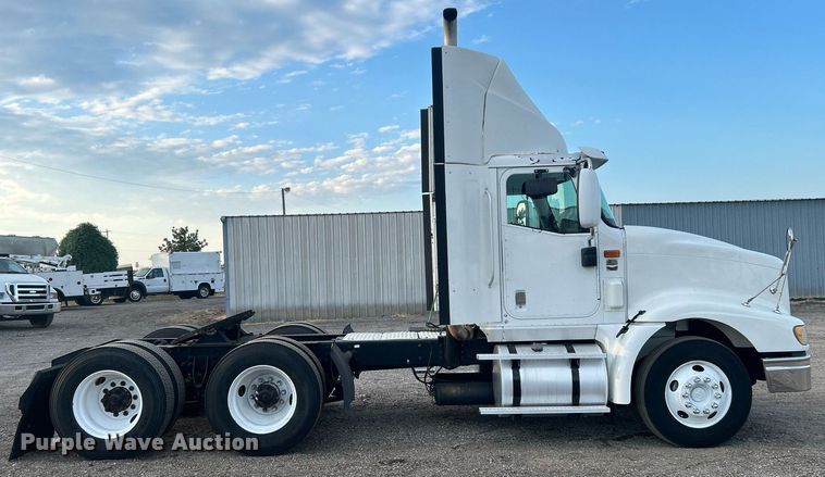 image for item EG1061 2006 International  9400i semi truck