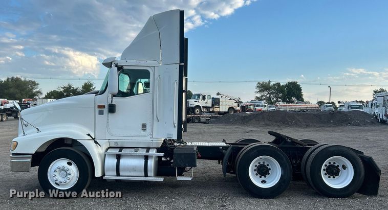 image for item EG1061 2006 International  9400i semi truck