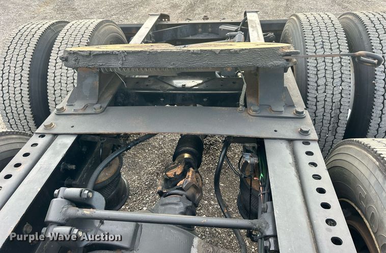 image for item EG1061 2006 International  9400i semi truck