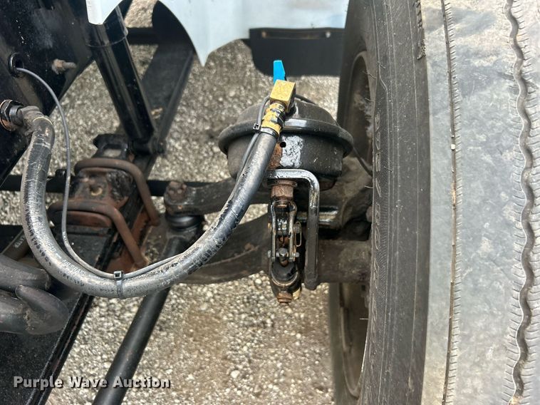 image for item EG1061 2006 International  9400i semi truck