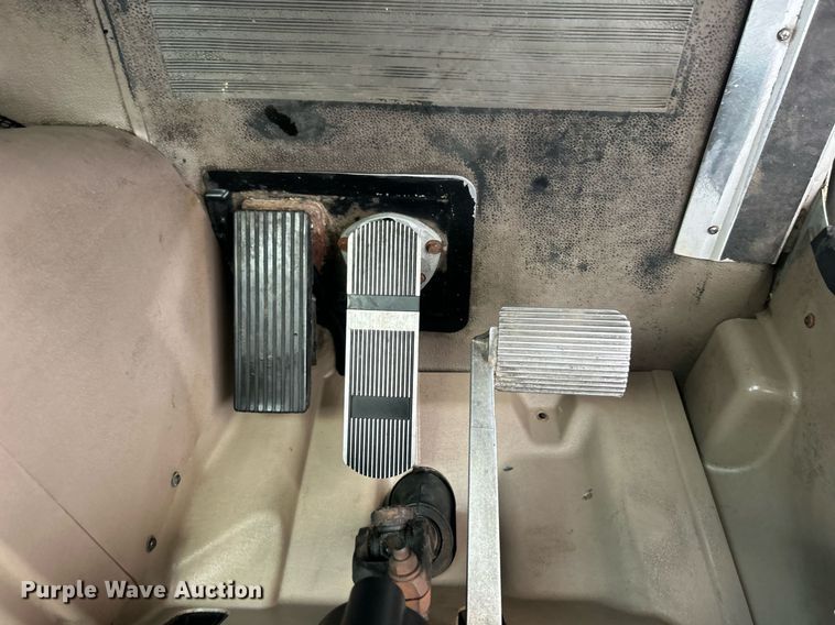 image for item EG1061 2006 International  9400i semi truck