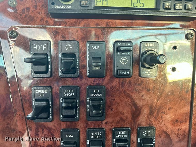 image for item EG1061 2006 International  9400i semi truck