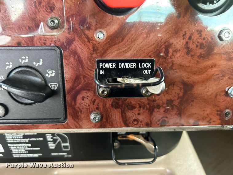 image for item EG1061 2006 International  9400i semi truck