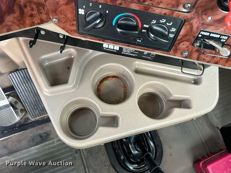 image for item EG1061 2006 International  9400i semi truck