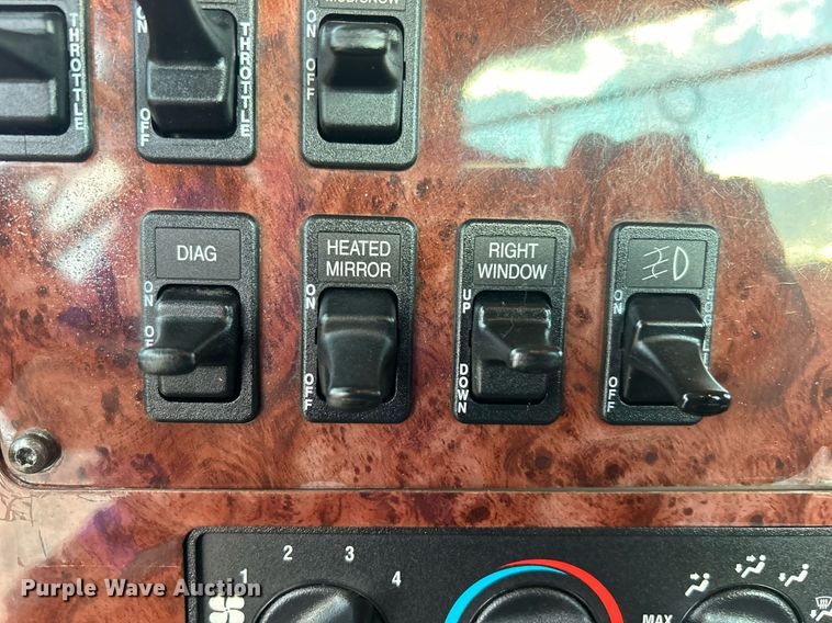 image for item EG1061 2006 International  9400i semi truck