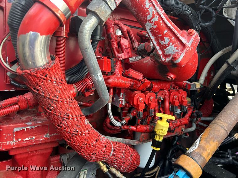 image for item EG1061 2006 International  9400i semi truck