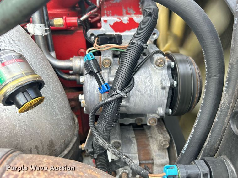 image for item EG1061 2006 International  9400i semi truck