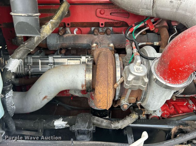 image for item EG1061 2006 International  9400i semi truck