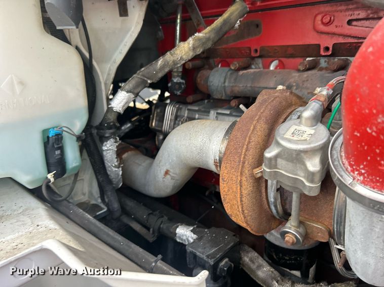 image for item EG1061 2006 International  9400i semi truck