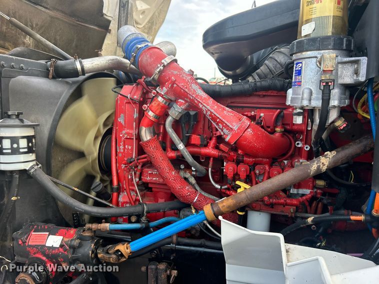 image for item EG1061 2006 International  9400i semi truck