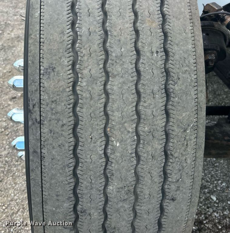 image for item EG1061 2006 International  9400i semi truck