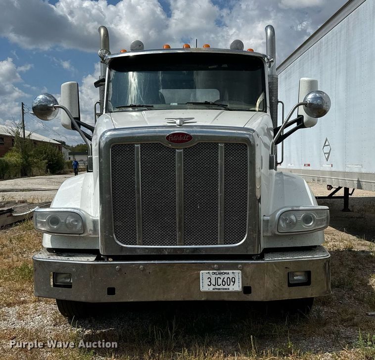 image for item EH4058 2015 Peterbilt 567 semi truck