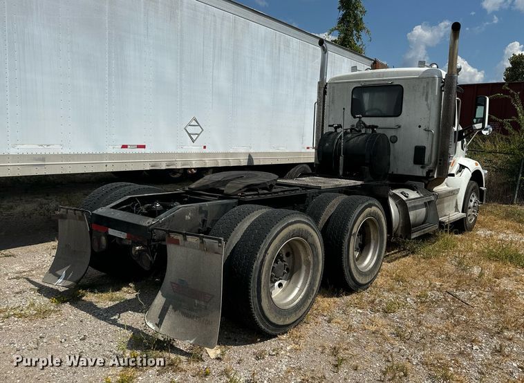 image for item EH4058 2015 Peterbilt 567 semi truck