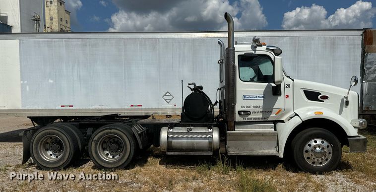 image for item EH4058 2015 Peterbilt 567 semi truck