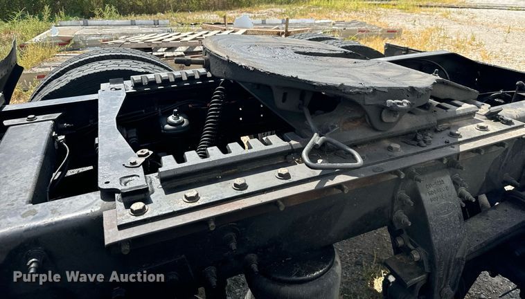 image for item EH4058 2015 Peterbilt 567 semi truck