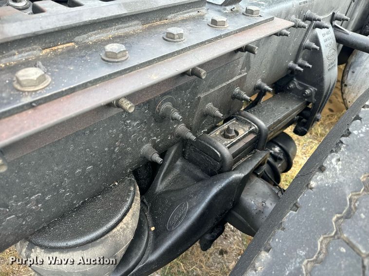 image for item EH4058 2015 Peterbilt 567 semi truck