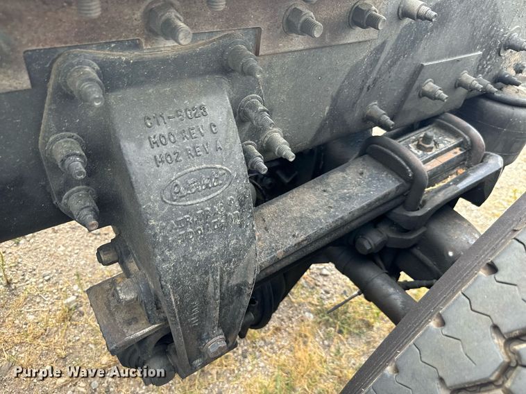 image for item EH4058 2015 Peterbilt 567 semi truck