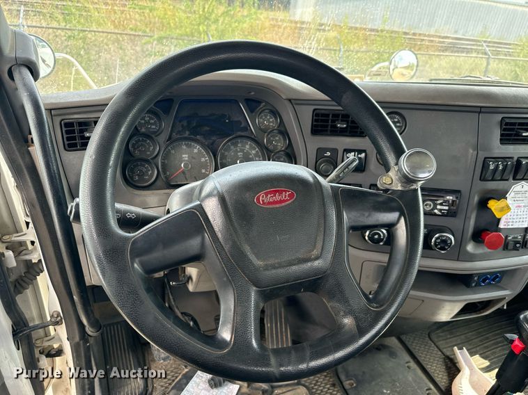 image for item EH4058 2015 Peterbilt 567 semi truck