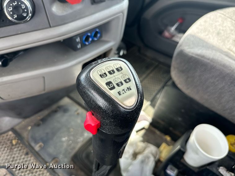 image for item EH4058 2015 Peterbilt 567 semi truck