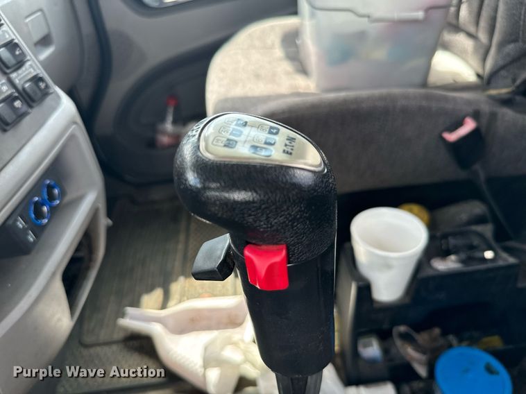 image for item EH4058 2015 Peterbilt 567 semi truck