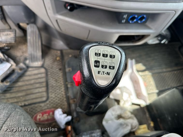 image for item EH4058 2015 Peterbilt 567 semi truck