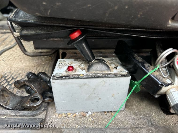 image for item EH4058 2015 Peterbilt 567 semi truck