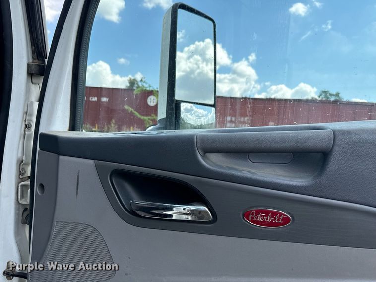 image for item EH4058 2015 Peterbilt 567 semi truck