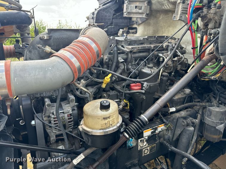 image for item EH4058 2015 Peterbilt 567 semi truck