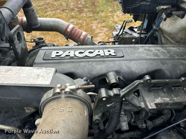 image for item EH4058 2015 Peterbilt 567 semi truck