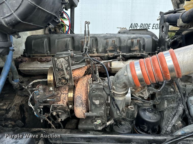 image for item EH4058 2015 Peterbilt 567 semi truck