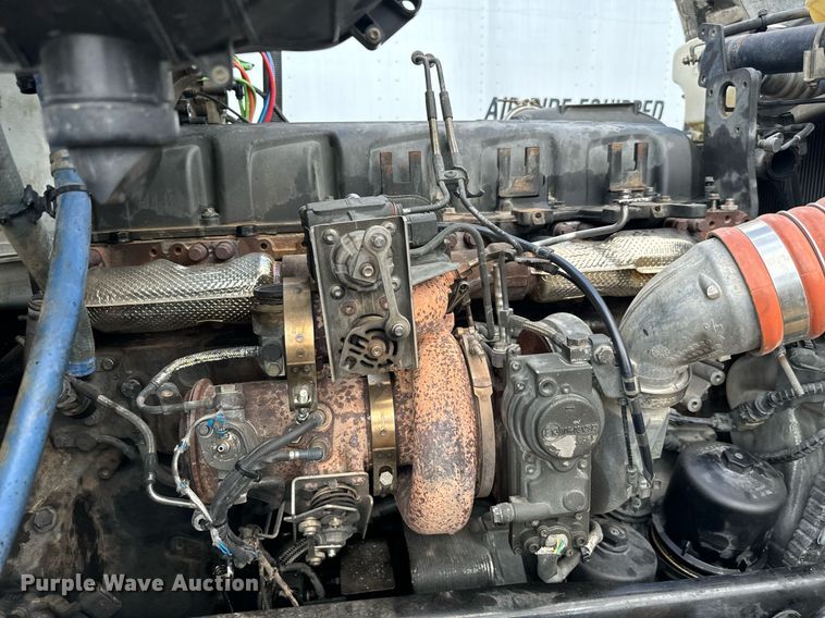 image for item EH4058 2015 Peterbilt 567 semi truck