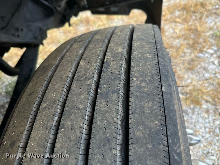 image for item EH4058 2015 Peterbilt 567 semi truck