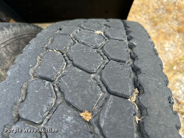 image for item EH4058 2015 Peterbilt 567 semi truck