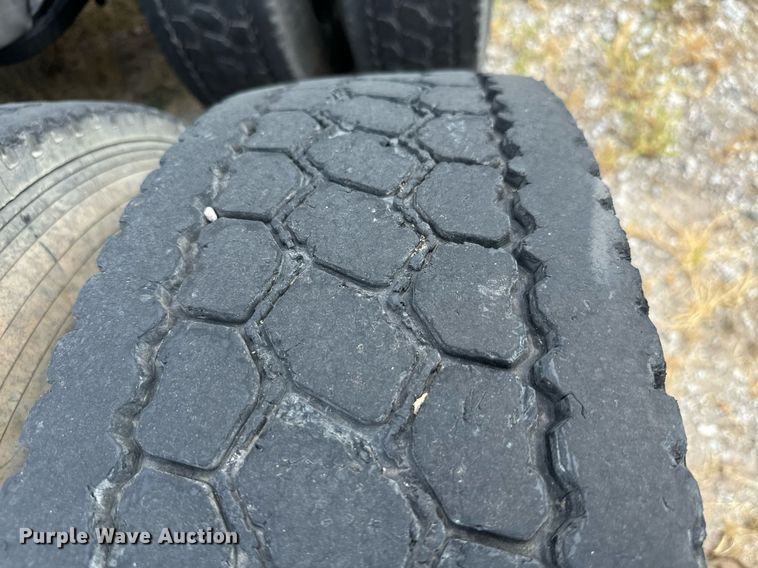 image for item EH4058 2015 Peterbilt 567 semi truck