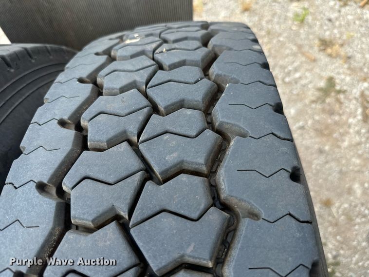 image for item EH4058 2015 Peterbilt 567 semi truck