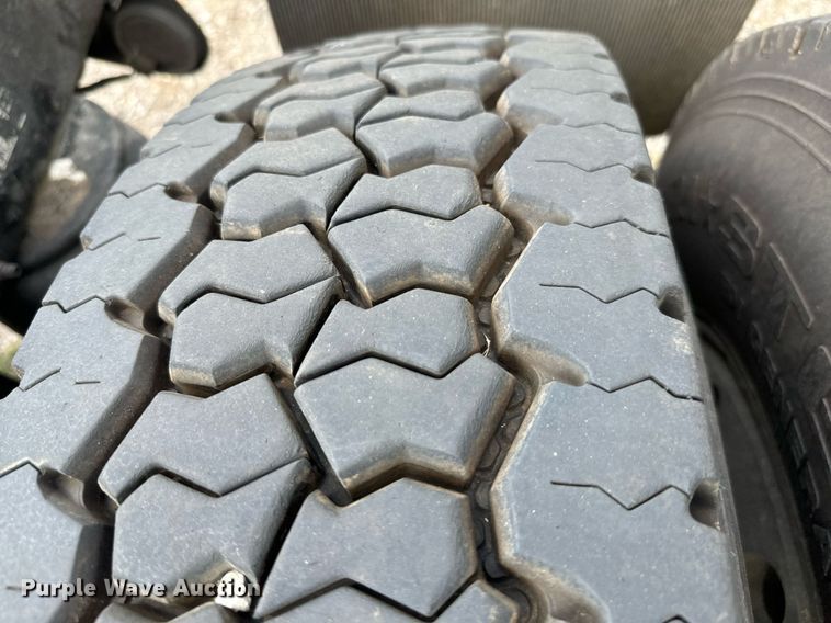 image for item EH4058 2015 Peterbilt 567 semi truck