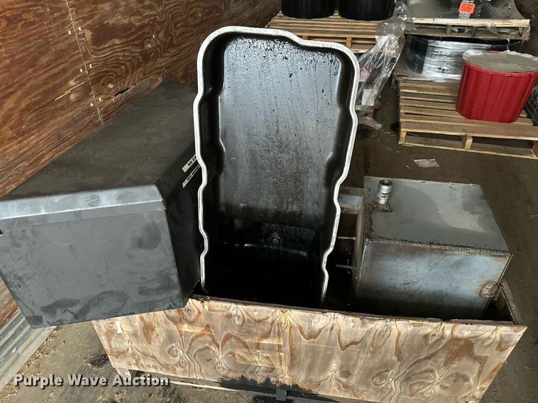 image for item EH4058 2015 Peterbilt 567 semi truck